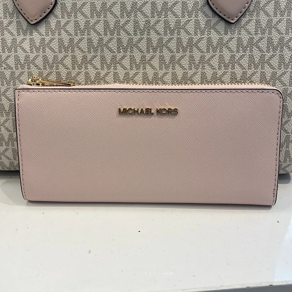 MICHAEL KORS Jet Set Travel Lg Saffiano Leather Quarter-Zip Wallet Powder Blush